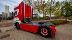 20251019-Tom-Holding-00033